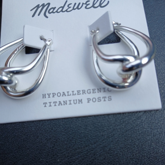 ❤️Madewell❤️ Beautiful ❤️ Intersecting Hoop Earrings💥Light Silver💥 - Picture 2 of 5